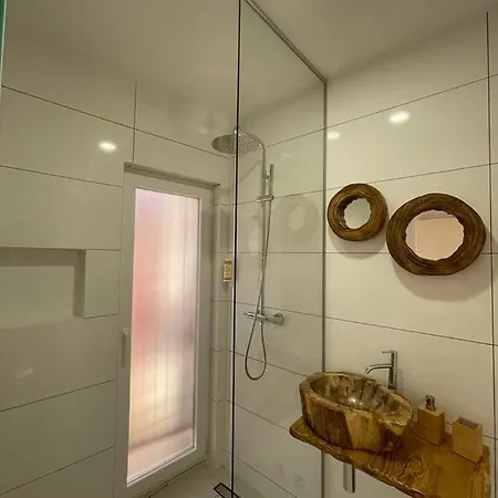 Stressfree Charm House בית הארחה