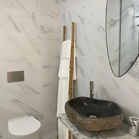 Stressfree Charm House בית הארחה 4*